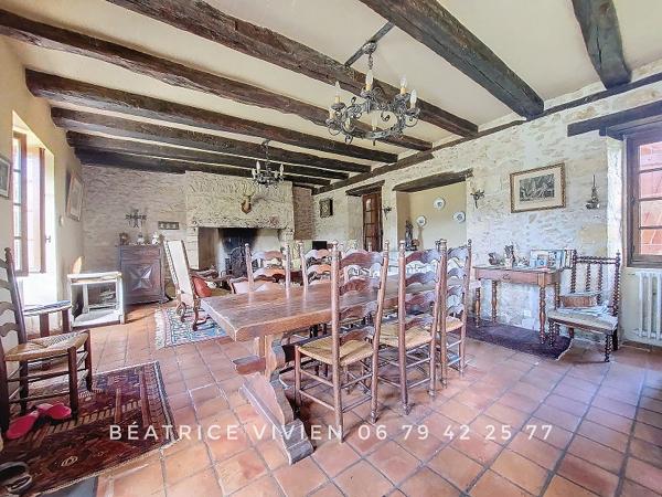 8 km de MONTIGNAC-LASCAUX - Belle maison Périgourdine 6 pièces 140 m2. PISCINE. 5 chambres