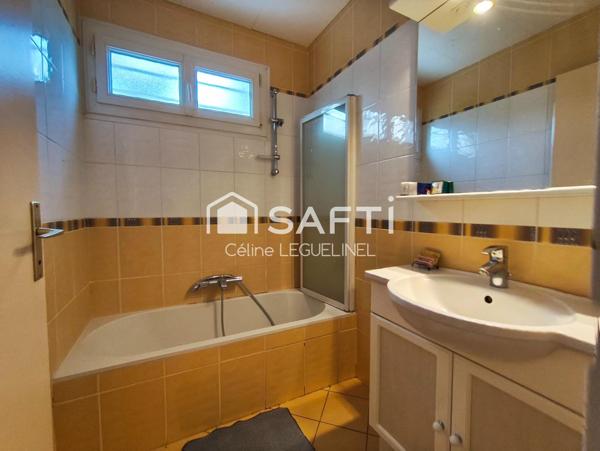 Maison familiale à rafraîchir  8 pièces 155 m² sur sous-sol total