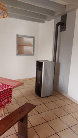 Libre le 1er décembre. Saint Rémy, maison 2 ch et bureau Saint-Rémy (79410)