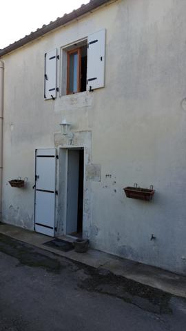 Libre le 1er décembre. Saint Rémy, maison 2 ch et bureau Saint-Rémy (79410)