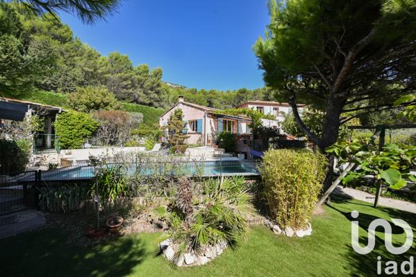 Maison à vendre 7 pièces 180 m² Cuges-les-Pins