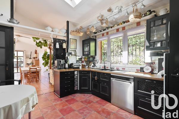 Maison à vendre 7 pièces 180 m² Cuges-les-Pins