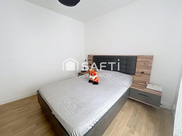 Duplex au calme sur cour au coeur d'une rue piétonne prisée du Bas de Montreuil