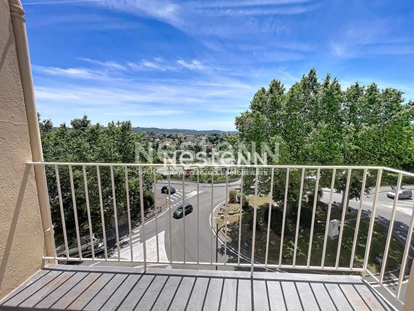 Appartement Grasse 3 pièce(s) 57 m2, Vue Mer, Dernier étage avec ascenseur, refait à neuf