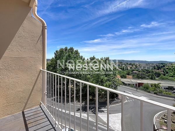 Appartement Grasse 3 pièce(s) 57 m2, Vue Mer, Dernier étage avec ascenseur, refait à neuf