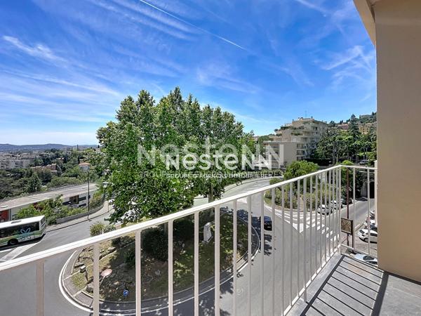 Appartement Grasse 3 pièce(s) 57 m2, Vue Mer, Dernier étage avec ascenseur, refait à neuf
