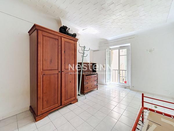 GOLFE JUAN - 27 M2 -2P- CENTRE VILLE - A REFAIRE- SUD -1 MIN DE LA MER