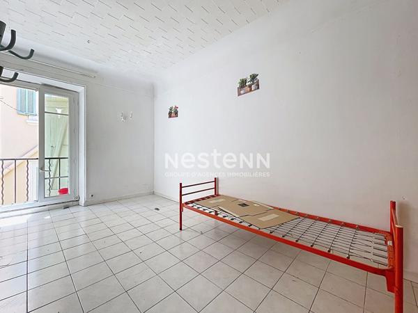 GOLFE JUAN - 27 M2 -2P- CENTRE VILLE - A REFAIRE- SUD -1 MIN DE LA MER