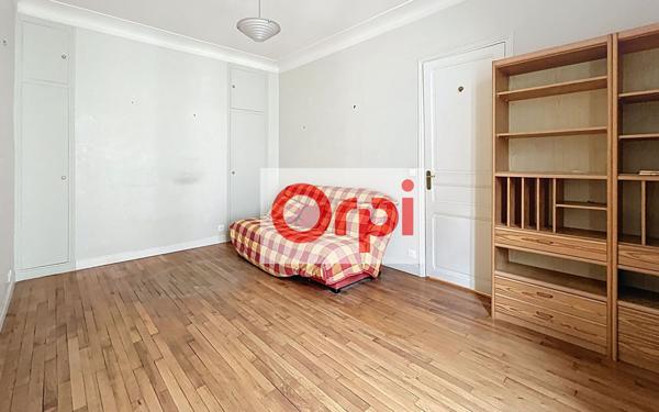 Appartement à louer    5 pièces • 152,96 m2 Paris 16