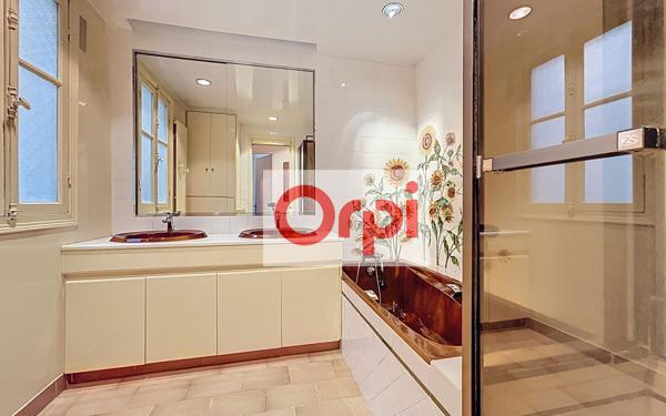 Appartement à louer    5 pièces • 152,96 m2 Paris 16