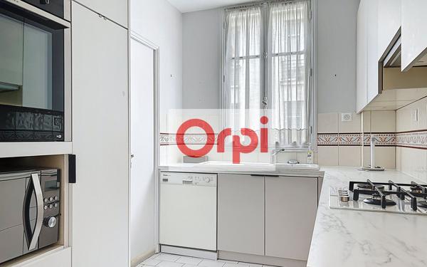 Appartement à louer    5 pièces • 152,96 m2 Paris 16