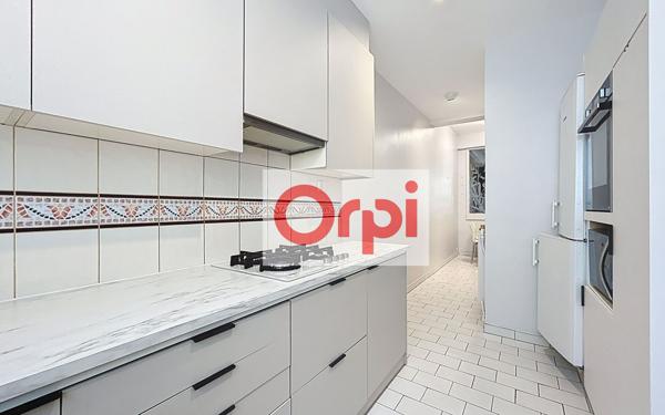 Appartement à louer    5 pièces • 152,96 m2 Paris 16