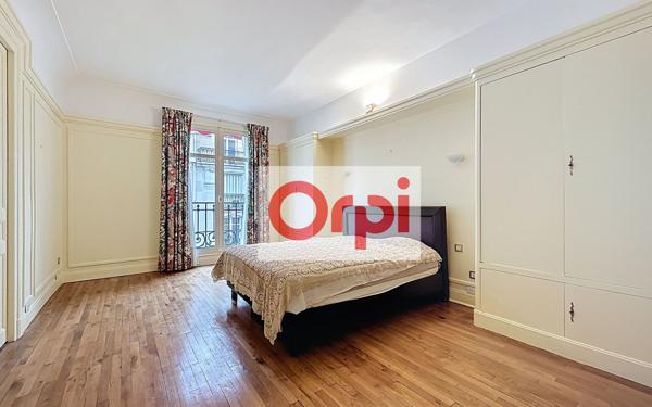 Appartement à louer    5 pièces • 152,96 m2 Paris 16