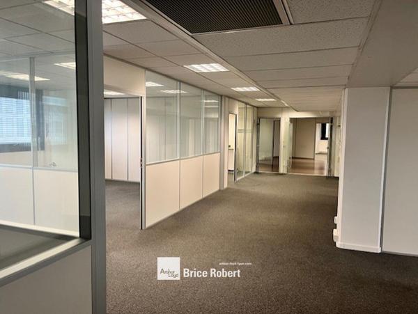 Bureaux à louer avec parkings privatifs à Lyon 6ème proche Part-Dieu