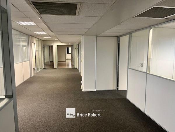 Bureaux à louer avec parkings privatifs à Lyon 6ème proche Part-Dieu