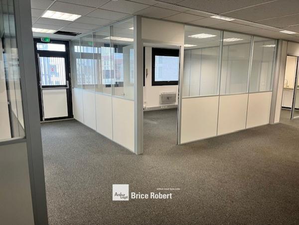 Bureaux à louer avec parkings privatifs à Lyon 6ème proche Part-Dieu