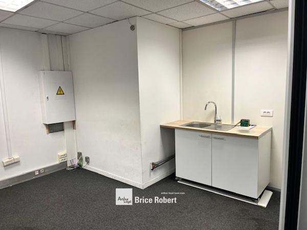 Bureaux à louer avec parkings privatifs à Lyon 6ème proche Part-Dieu