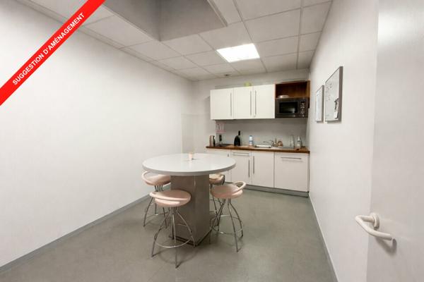 SAINT CYR SUR LOIRE BUREAUX A LOUER 700 M² PARKINGS SHOW ROOM POSSIBLE