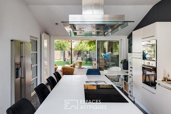 Maison de famille aux volumes pluriels avec jardin