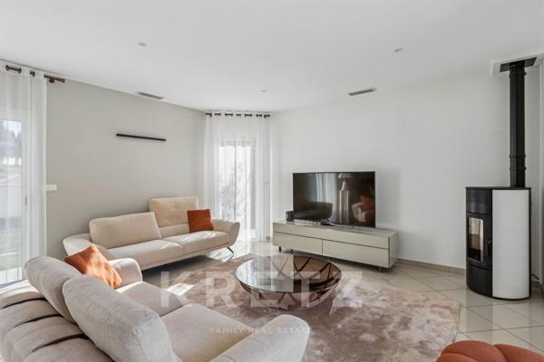 BOULIAC – VILLA CONTEMPORAINE AVEC PISCINE