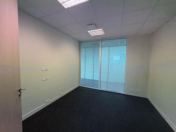 171,17 m2 de bureaux à louer entre les deux gares d'Orléans et de Fleury les Aubrais. Bon standing !
