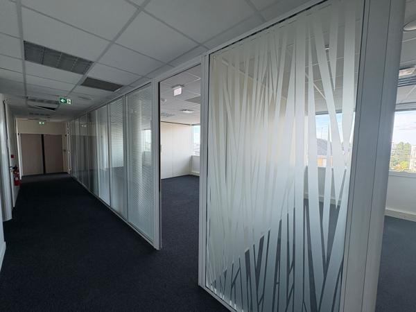 171,17 m2 de bureaux à louer entre les deux gares d'Orléans et de Fleury les Aubrais. Bon standing !