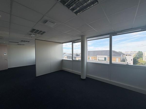 171,17 m2 de bureaux à louer entre les deux gares d'Orléans et de Fleury les Aubrais. Bon standing !