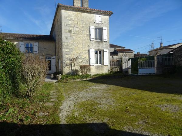 Maison à vendre 8 pièces HIERSAC (16)