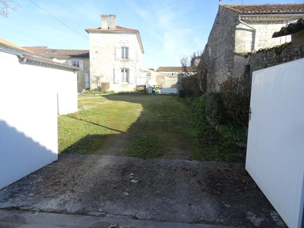 Maison à vendre 8 pièces HIERSAC (16)