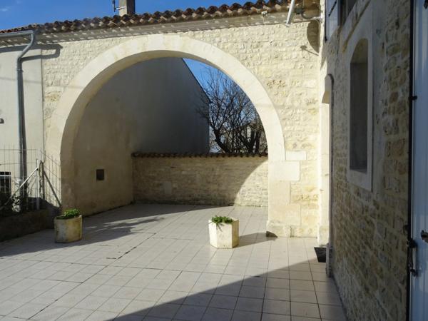 Maison à vendre 8 pièces HIERSAC (16)