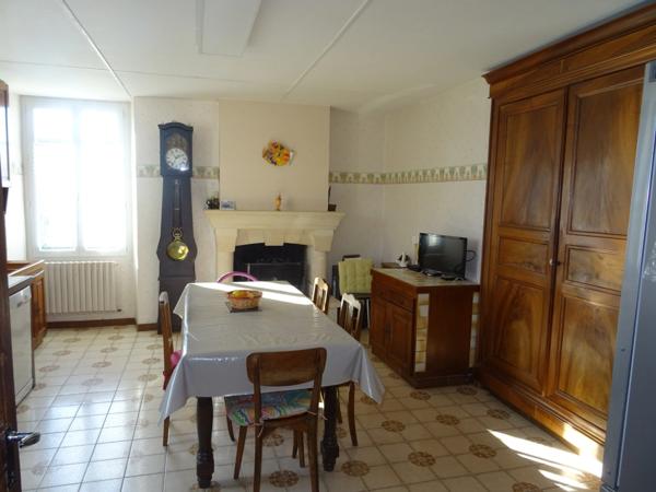 Maison à vendre 8 pièces HIERSAC (16)
