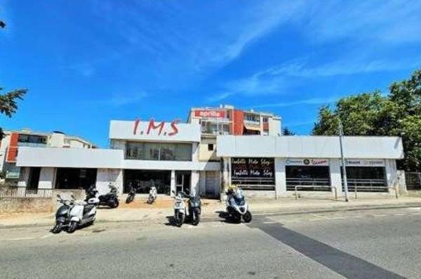 EN EXCLUSIVITÉ – À Vendre Local commercial 433 m²