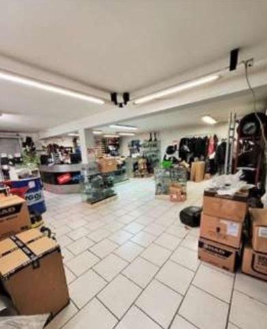 EN EXCLUSIVITÉ – À Vendre Local commercial 433 m²