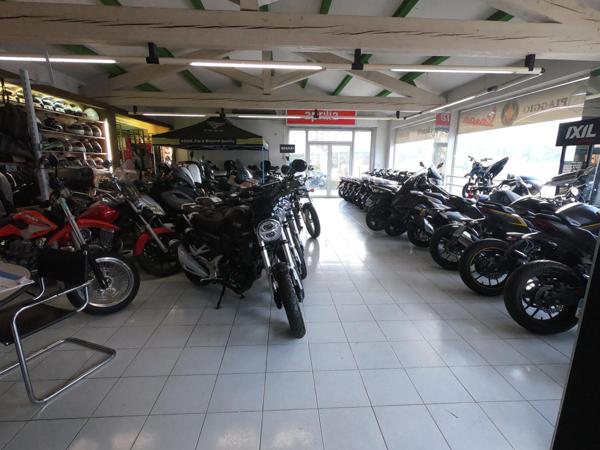 EN EXCLUSIVITÉ – À Vendre Local commercial 433 m²