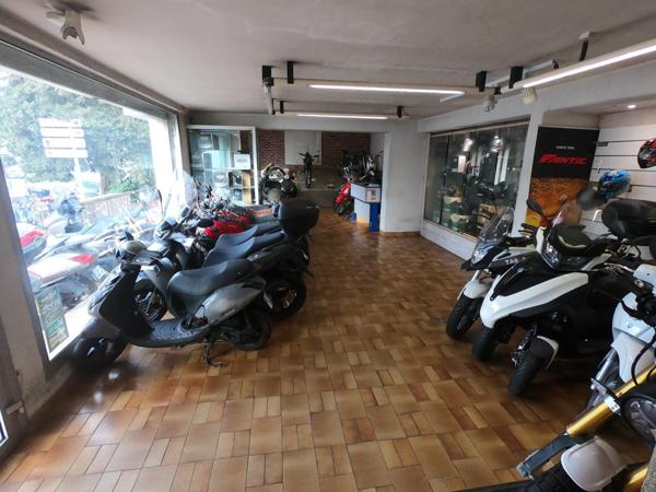 EN EXCLUSIVITÉ – À Vendre Local commercial 433 m²