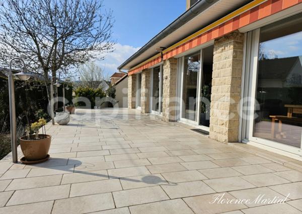 Maison familiale 177 m² – 4 chambres, terrasse, piscine chauffée, terrain clos - NUITS SAINT GEORGES (21)