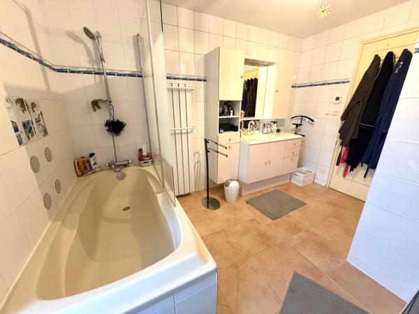 🏡 EXCLUSIVITÉ – MAISON RÉNOVÉE AVEC DÉPENDANCES, GARAGE ET JARDIN CLOS – LOZON (50)