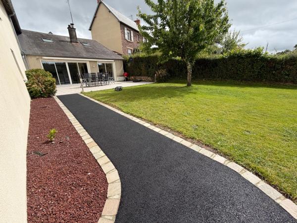 🏡 EXCLUSIVITÉ – MAISON RÉNOVÉE AVEC DÉPENDANCES, GARAGE ET JARDIN CLOS – LOZON (50)