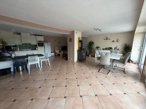 🏡 EXCLUSIVITÉ – MAISON RÉNOVÉE AVEC DÉPENDANCES, GARAGE ET JARDIN CLOS – LOZON (50)