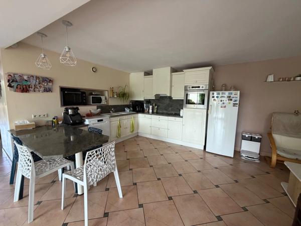 🏡 EXCLUSIVITÉ – MAISON RÉNOVÉE AVEC DÉPENDANCES, GARAGE ET JARDIN CLOS – LOZON (50)