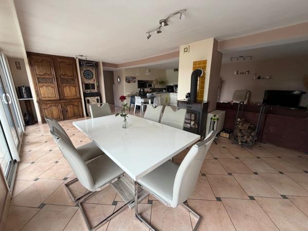 🏡 EXCLUSIVITÉ – MAISON RÉNOVÉE AVEC DÉPENDANCES, GARAGE ET JARDIN CLOS – LOZON (50)