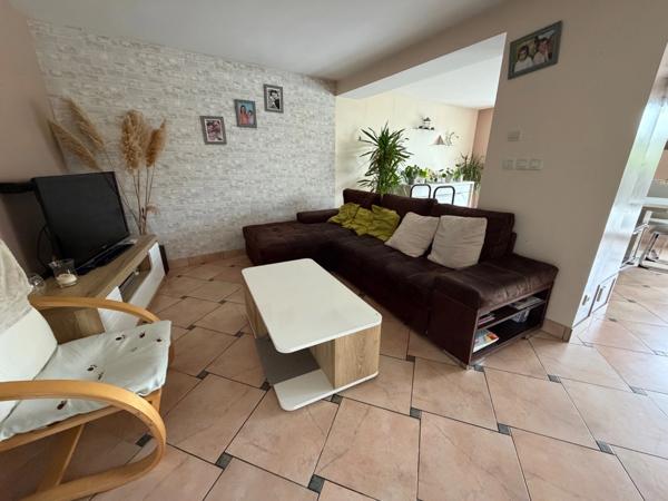 🏡 EXCLUSIVITÉ – MAISON RÉNOVÉE AVEC DÉPENDANCES, GARAGE ET JARDIN CLOS – LOZON (50)