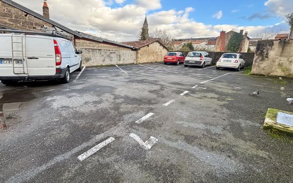 Immeuble à vendre    9 pièces •  Périgueux