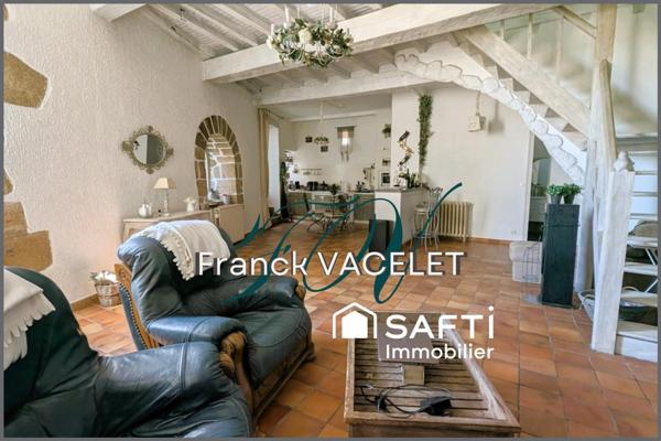 Grande demeure de caractère avec local commercial dans le centre historique