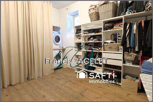 Grande demeure de caractère avec local commercial dans le centre historique