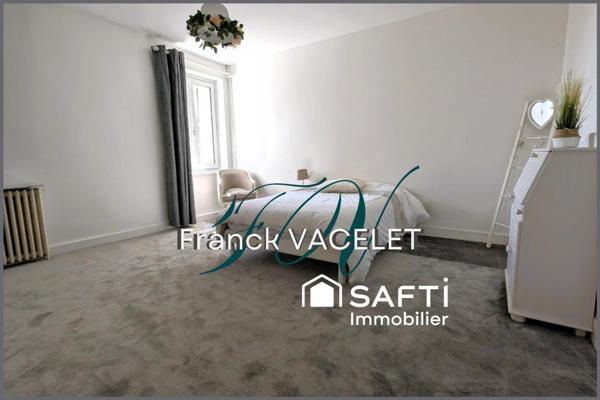 Grande demeure de caractère avec local commercial dans le centre historique