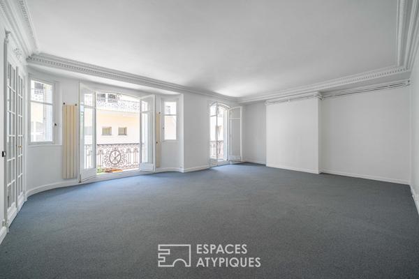 Quartier Bon Marché – Haussmannien avec balcon filant