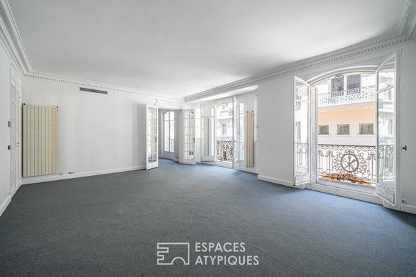 Quartier Bon Marché – Haussmannien avec balcon filant