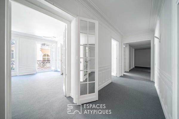 Quartier Bon Marché – Haussmannien avec balcon filant