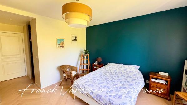 NOISY-LE-ROI VILLAGE – Maison Familiale 240 m² • 5 Chambres • Jardin Sud • Sous-Sol Total • Proche Tram 13